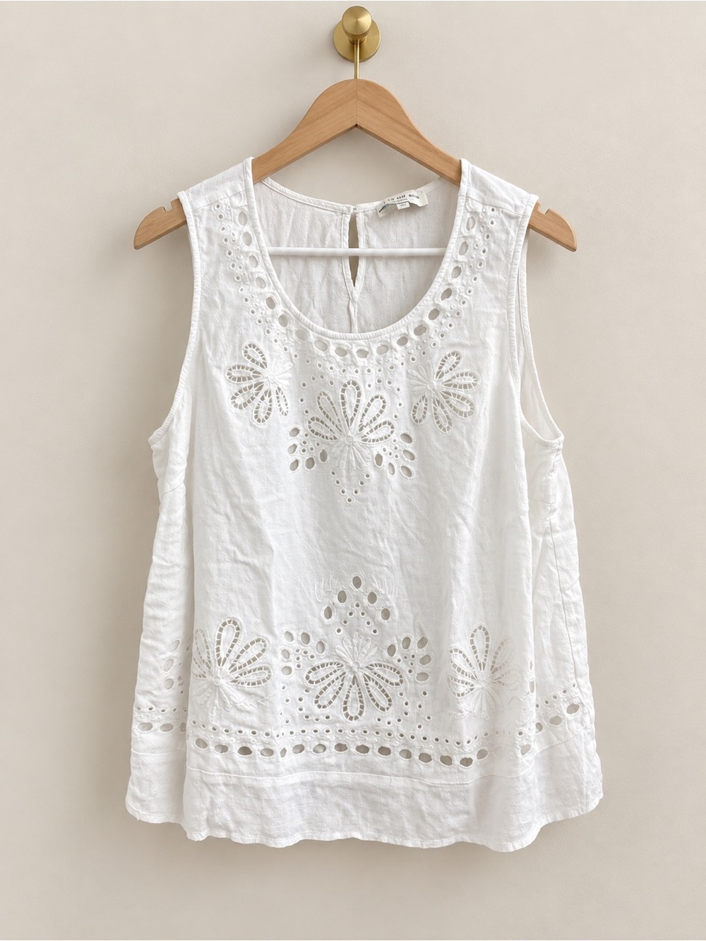 Skies Are Blue Curvy White Eyelet Embroidered Sleeveless Top Size 2X